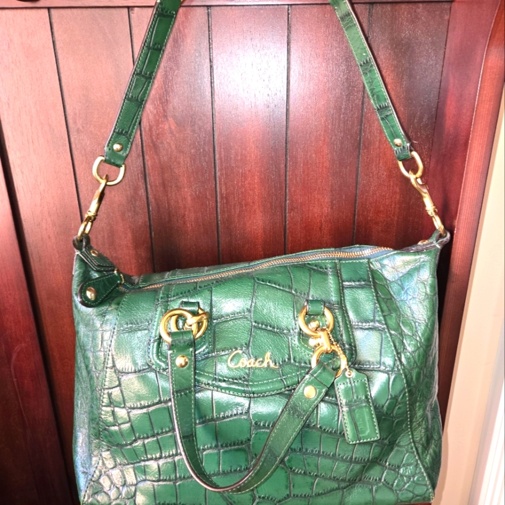 Vintage Coach Green Leather Alligator Pattern Purse